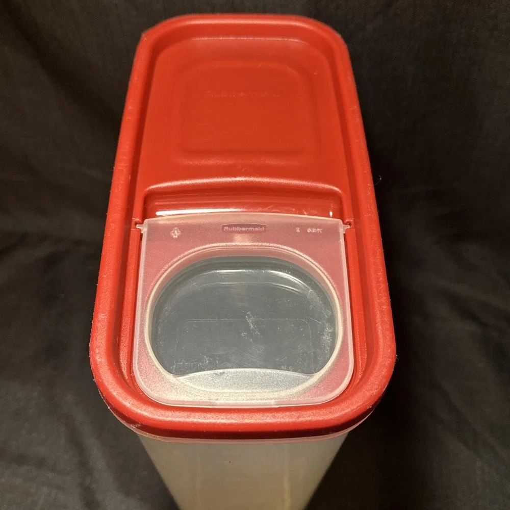 Rubbermaid preowned 22